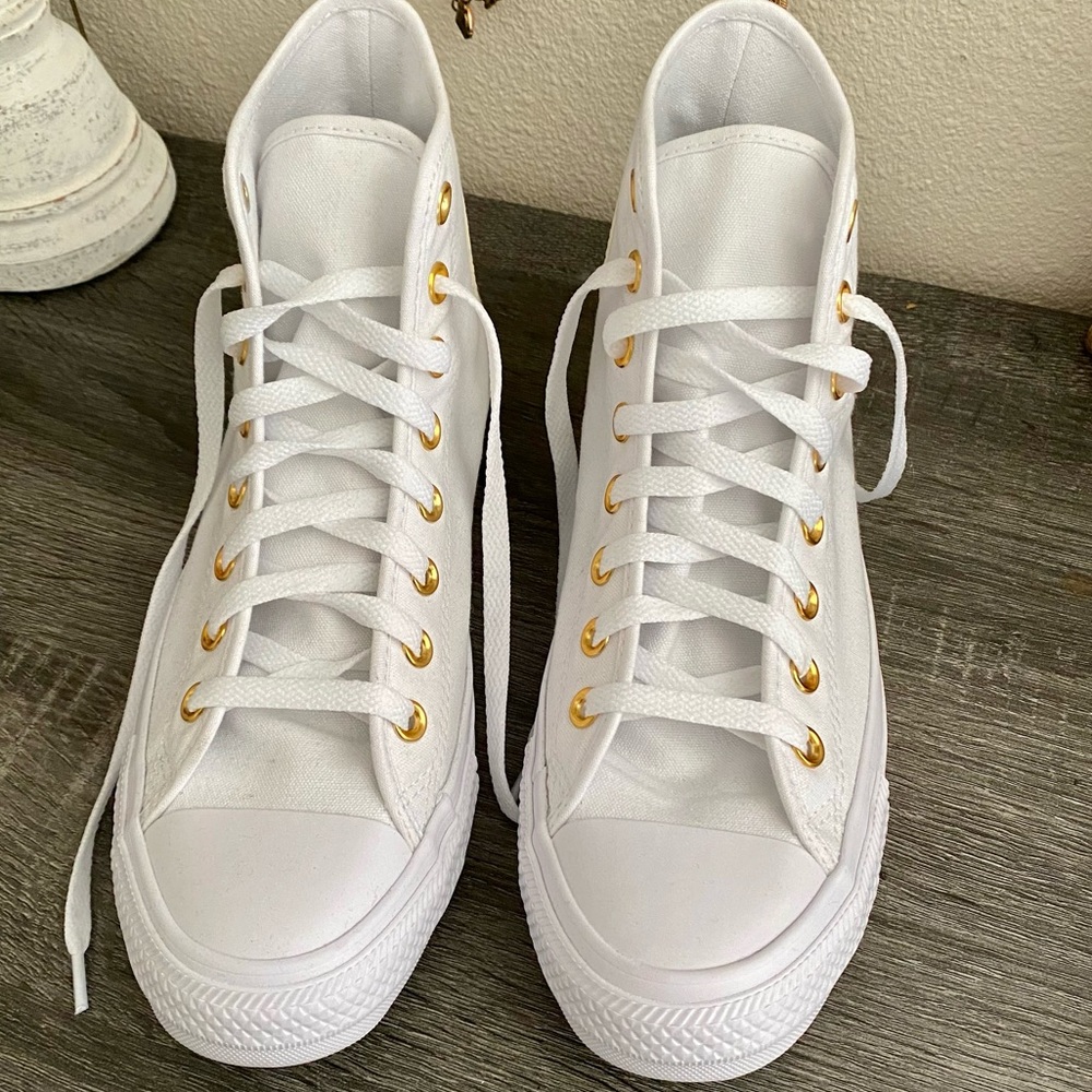 Gently Used - Converse All-Star High Tops - Size 9.5 - Picture 4 of 16